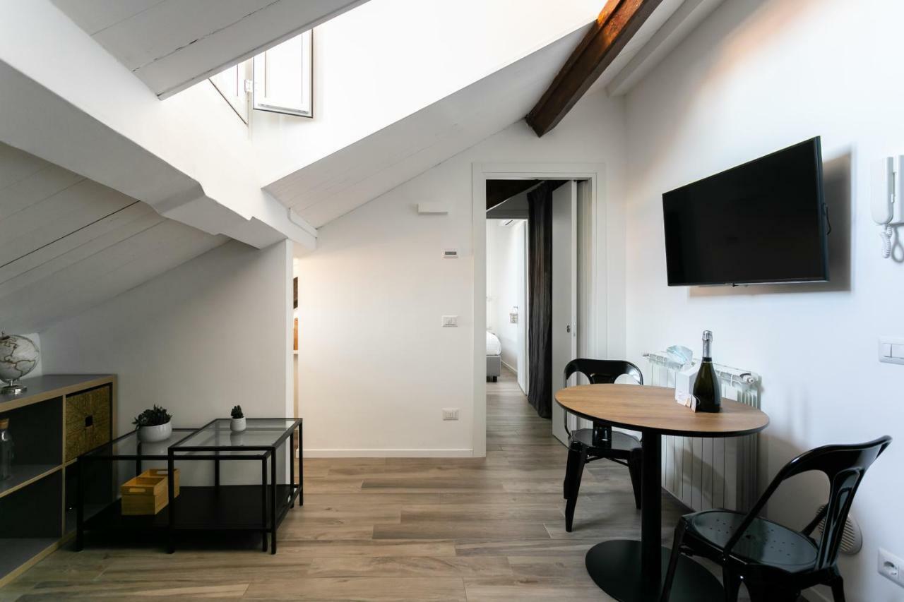 Milano Apartments Darsena Bagian luar foto